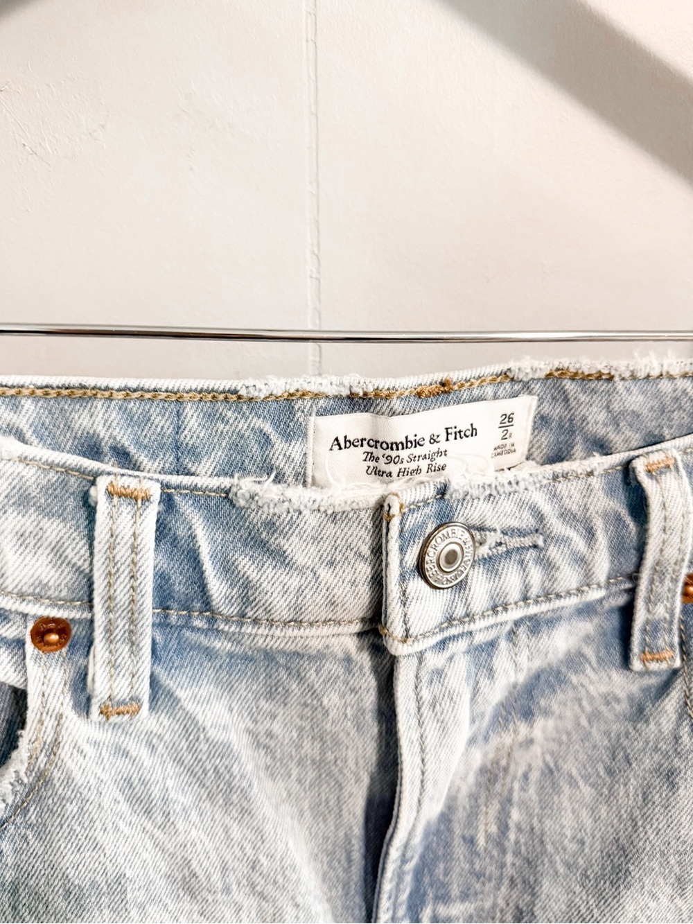 Abercrombie & Fitch 90s Straight Ultra High Rise Jeans - Picture 11 of 13
